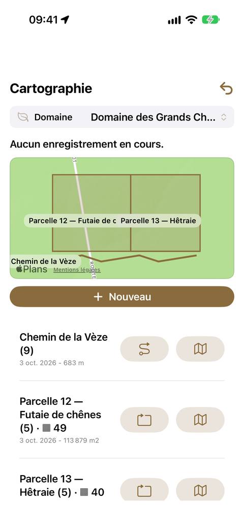 L'écran Cartographie : le bandeau du domaine actif, la carte où chaque parcelle porte son nom, le bouton Nouveau, puis la liste des chemins et parcelles — le symbole ▦ donne le nombre de points de maillage.