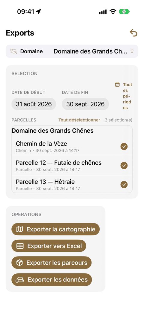 Les deux sections de l'écran Exports : SÉLECTION en haut (domaine, dates, parcelles cochées), OPÉRATIONS en dessous — cartographie et Excel s'activent dès qu'une parcelle est cochée.